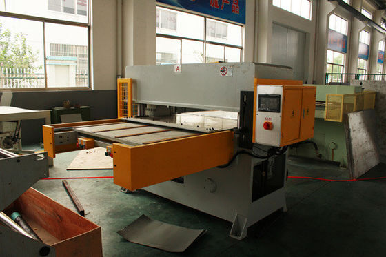Shoe Uppers Die Cutting Machine For Customized Manufacturing Plant